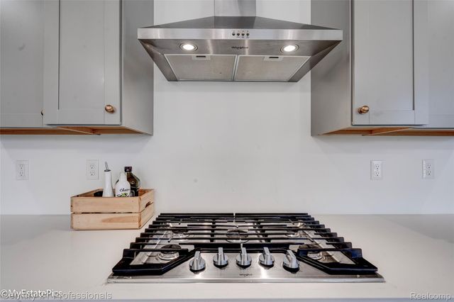 58775 Gidran Drive, South Lyon, MI 48178