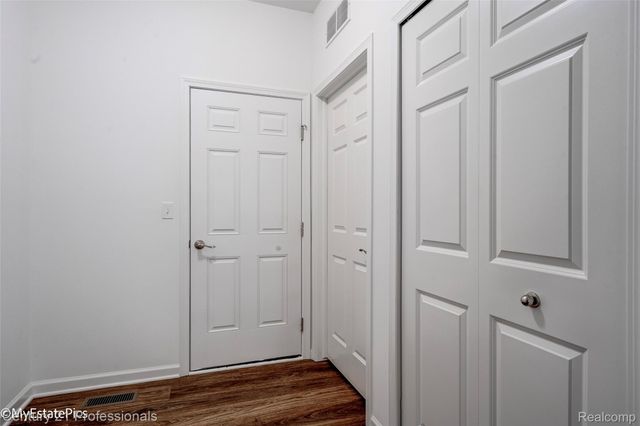 58775 Gidran Drive, South Lyon, MI 48178