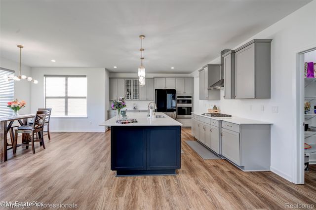 58775 Gidran Drive, South Lyon, MI 48178