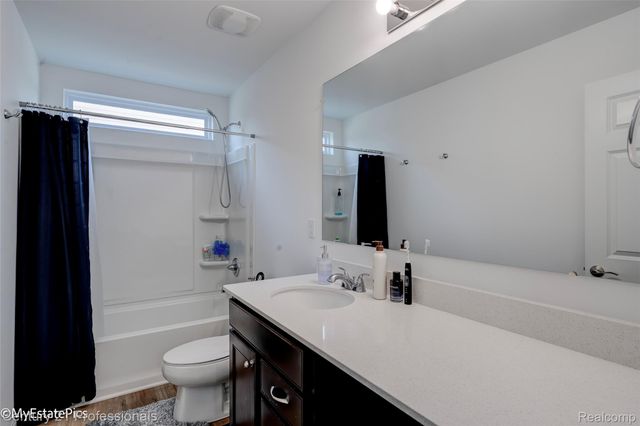 58775 Gidran Drive, South Lyon, MI 48178