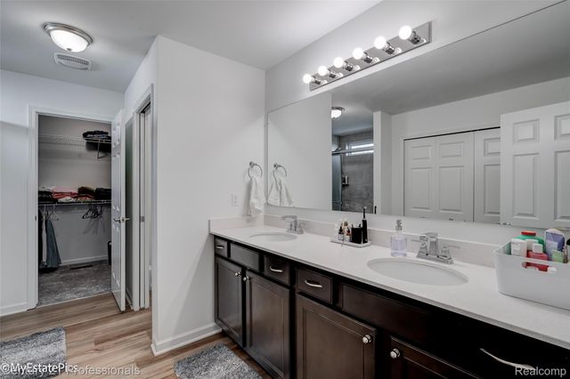 58775 Gidran Drive, South Lyon, MI 48178