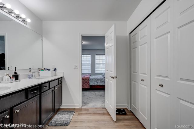 58775 Gidran Drive, South Lyon, MI 48178