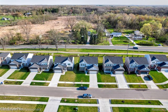 58775 Gidran Drive, South Lyon, MI 48178