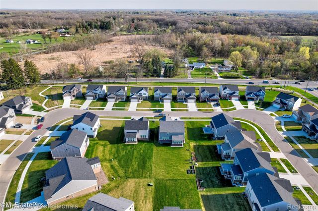 58775 Gidran Drive, South Lyon, MI 48178