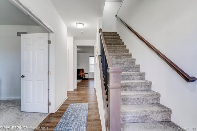 58775 Gidran Drive, South Lyon, MI 48178