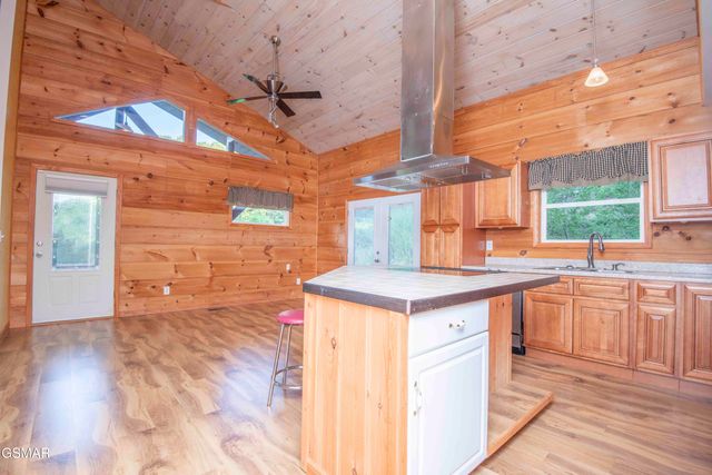514 Indian Gap Rd, Sevierville, TN 37862