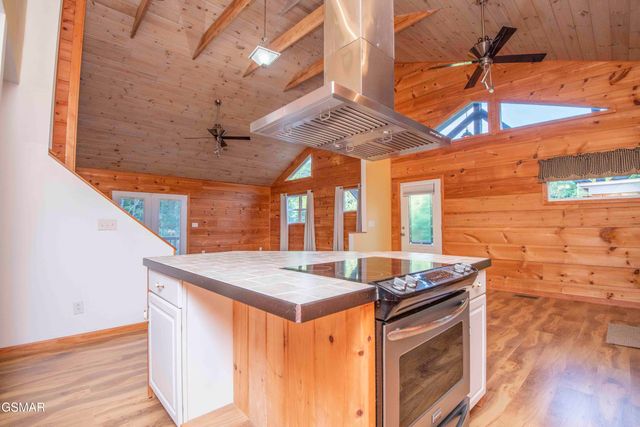 514 Indian Gap Rd, Sevierville, TN 37862