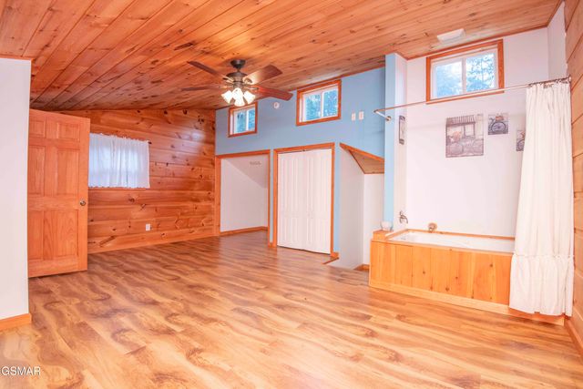 514 Indian Gap Rd, Sevierville, TN 37862