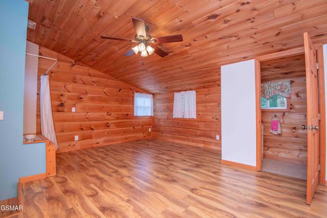 514 Indian Gap Rd, Sevierville, TN 37862