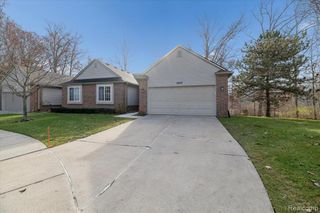 2607 S Moonglow Court 35, Hartland, MI 48353