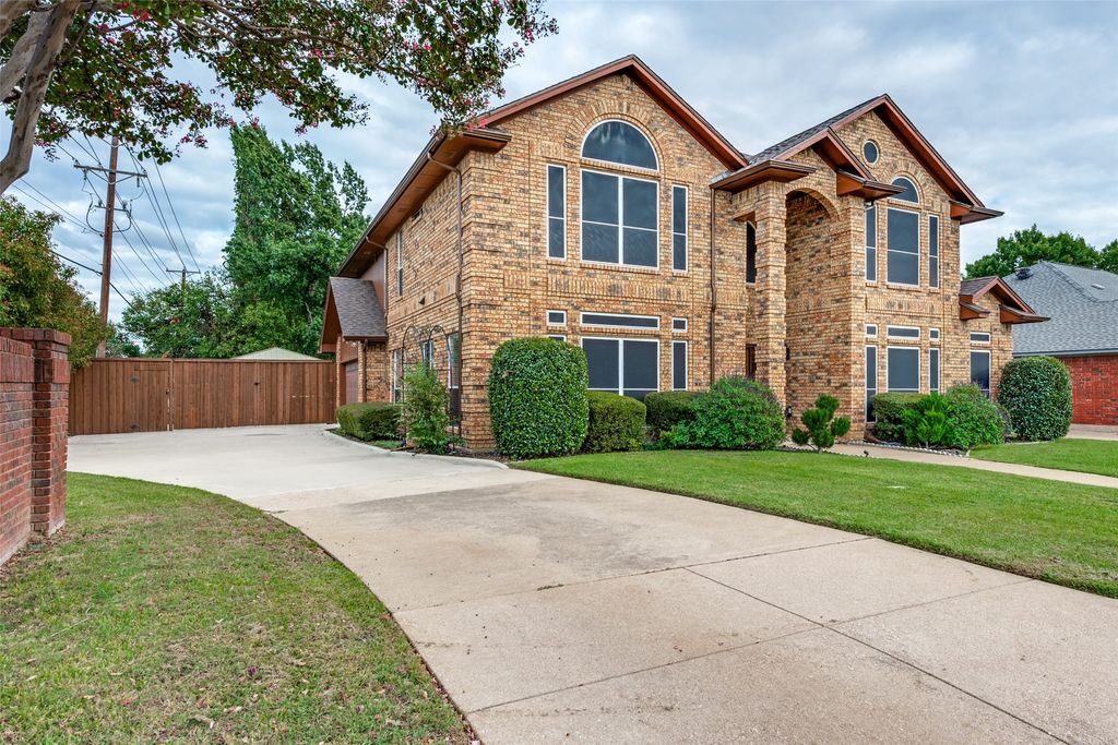 5401 Emerald Park Boulevard, Arlington, TX 76017 — exterior