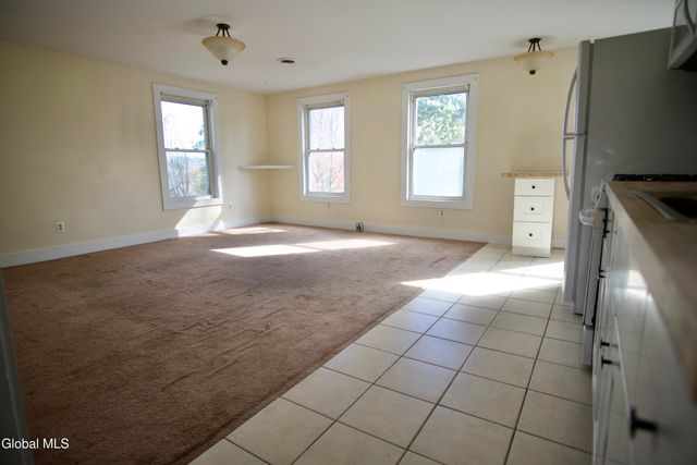 44 Greenfield Lane, Hampton, NY 12837