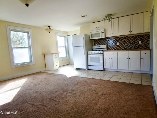 44 Greenfield Lane, Hampton, NY 12837