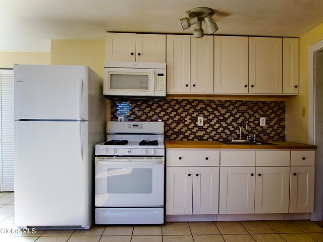 44 Greenfield Lane, Hampton, NY 12837