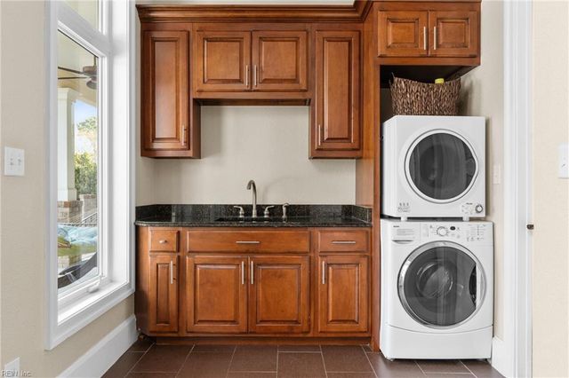 2336 Spindrift RD, Virginia Beach, VA 23451