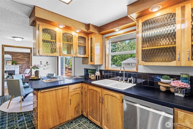 16613 19th Avenue SW, Burien, WA 98166