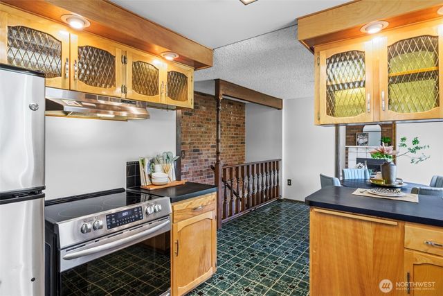16613 19th Avenue SW, Burien, WA 98166