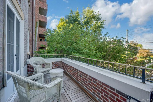 208 Centre Avenue 2A, New Rochelle, NY 10805