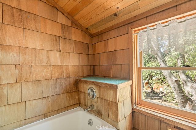 33421 Holcomb Creek, Green Valley Lake, CA 92341