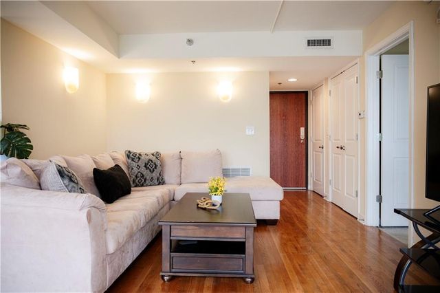 600 E Admiral Boulevard 604, Kansas City, MO 64106