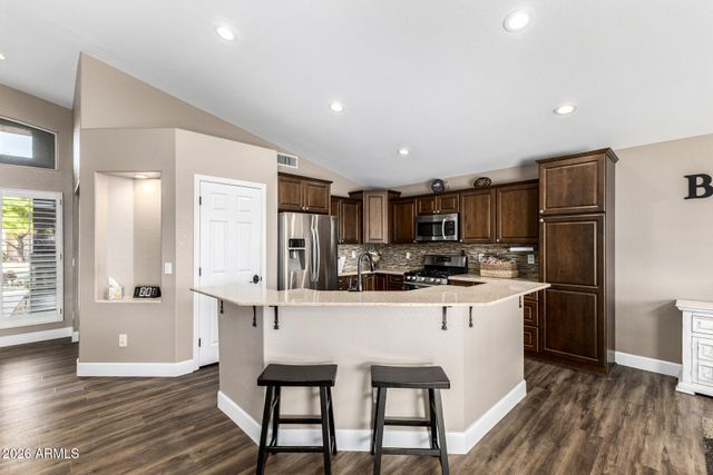 8401 W CHERRY HILLS Drive, Peoria, AZ 85345