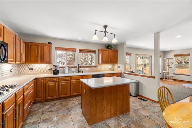 3204 Kennedy Court, Montgomery, IL 60538