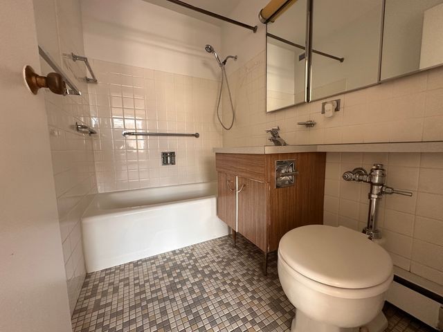 5757 N Sheridan Road 18J, Chicago, IL 60660