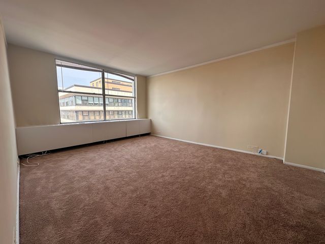 5757 N Sheridan Road 18J, Chicago, IL 60660