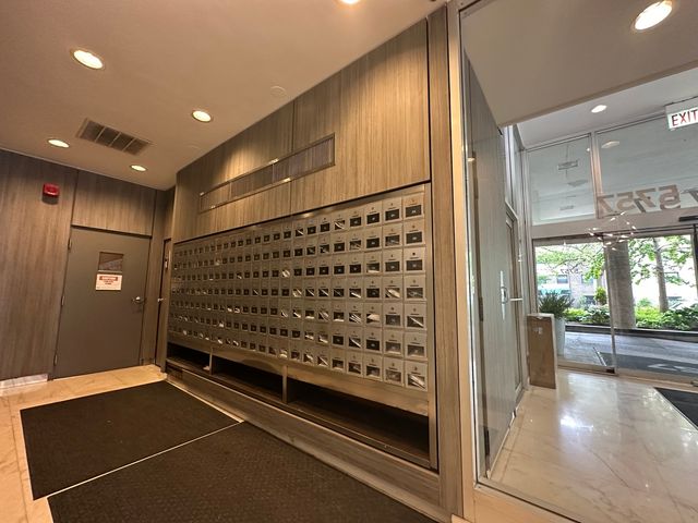 5757 N Sheridan Road 18J, Chicago, IL 60660