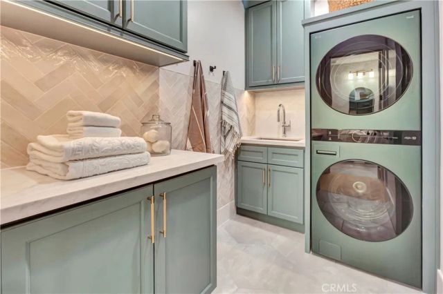 15362 Seine Cir., Irvine, CA 92604