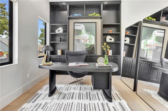 15362 Seine Cir., Irvine, CA 92604