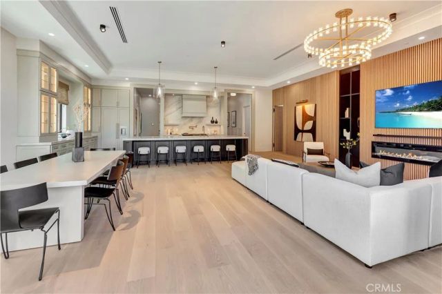 15362 Seine Cir., Irvine, CA 92604
