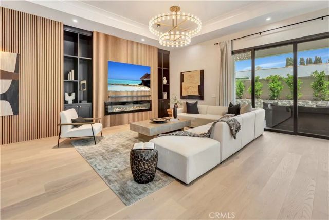 15362 Seine Cir., Irvine, CA 92604