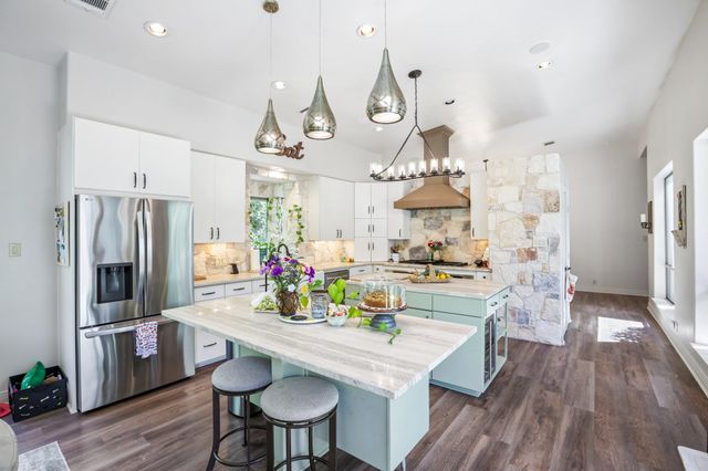5910 Travis Woods CV, Austin, TX 78734