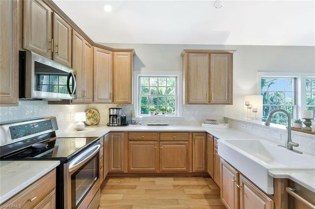2130 Sunset CIR, Sanibel, FL 33957