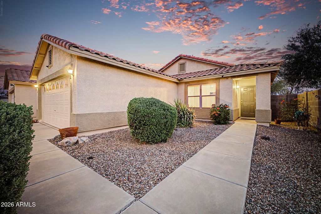 667 W KINGMAN Loop, Casa Grande, AZ 85122 — photo 2