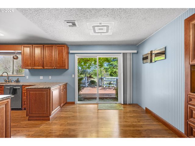 1627 SOUTHGATE Way, Grants Pass, OR 97527
