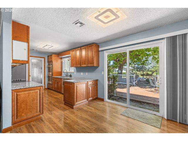1627 SOUTHGATE Way, Grants Pass, OR 97527