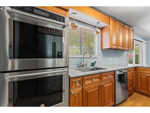 1627 SOUTHGATE Way, Grants Pass, OR 97527