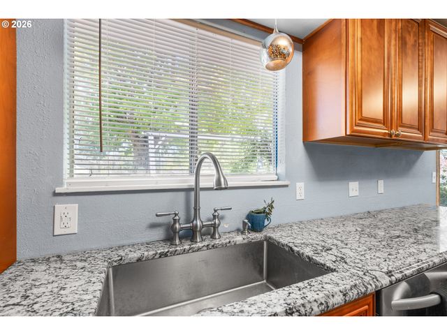 1627 SOUTHGATE Way, Grants Pass, OR 97527