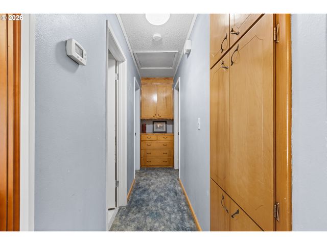 1627 SOUTHGATE Way, Grants Pass, OR 97527