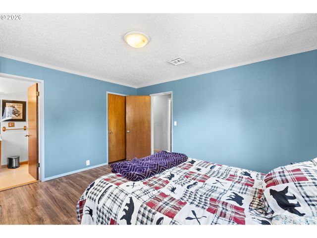 1627 SOUTHGATE Way, Grants Pass, OR 97527