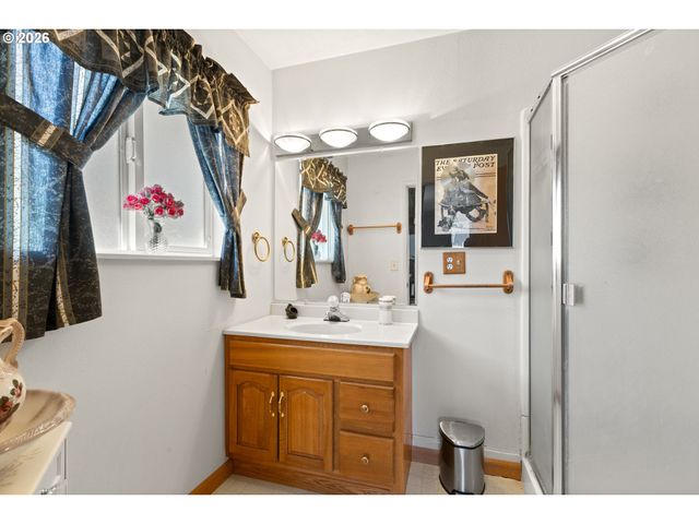1627 SOUTHGATE Way, Grants Pass, OR 97527