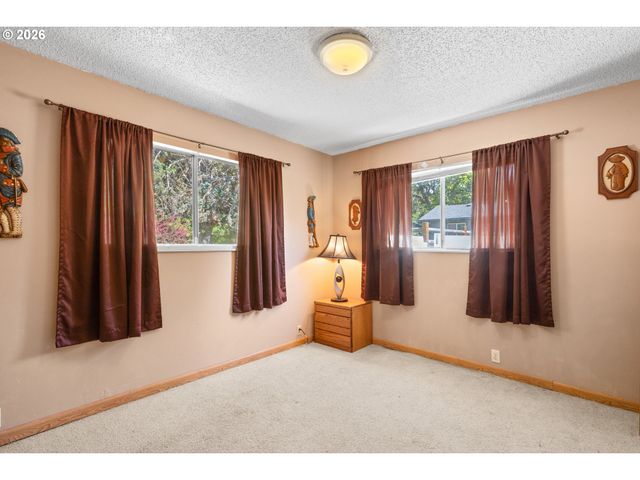 1627 SOUTHGATE Way, Grants Pass, OR 97527