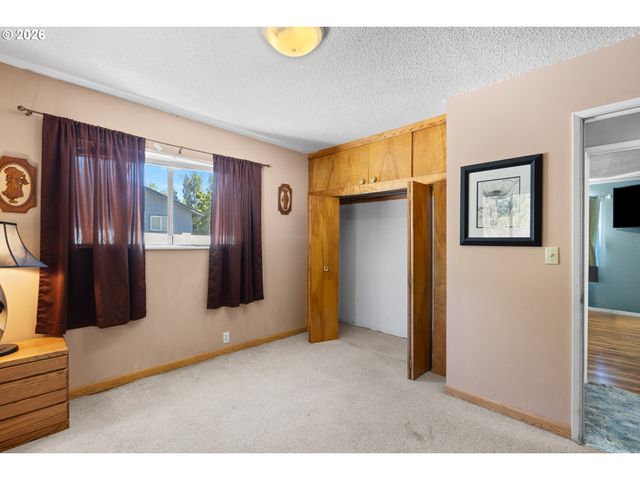 1627 SOUTHGATE Way, Grants Pass, OR 97527