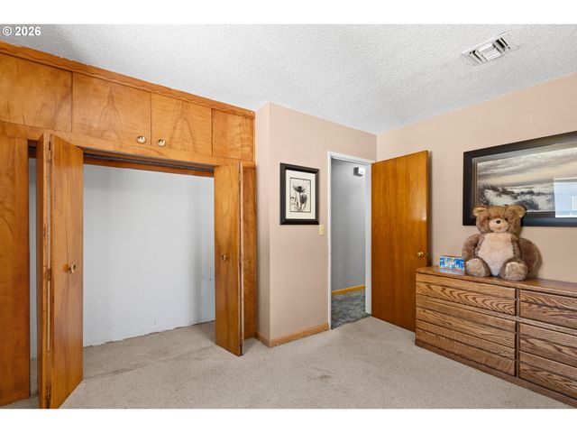 1627 SOUTHGATE Way, Grants Pass, OR 97527