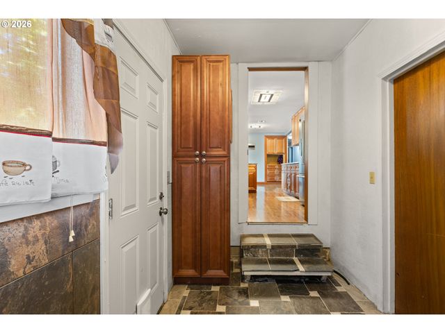 1627 SOUTHGATE Way, Grants Pass, OR 97527