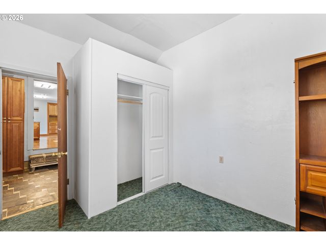 1627 SOUTHGATE Way, Grants Pass, OR 97527