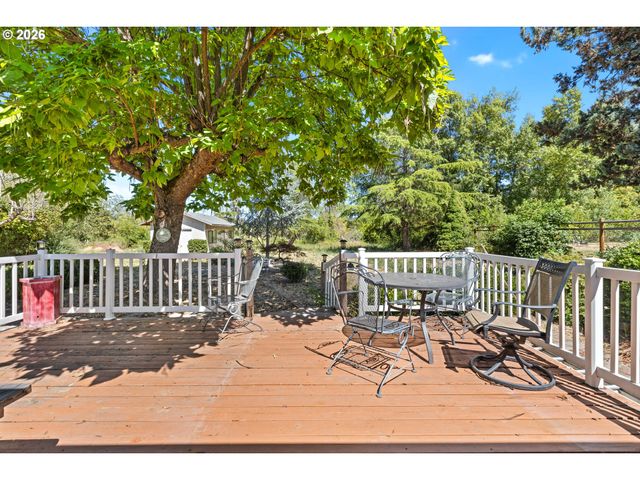 1627 SOUTHGATE Way, Grants Pass, OR 97527