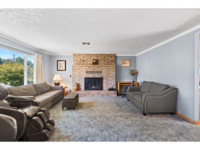 1627 SOUTHGATE Way, Grants Pass, OR 97527